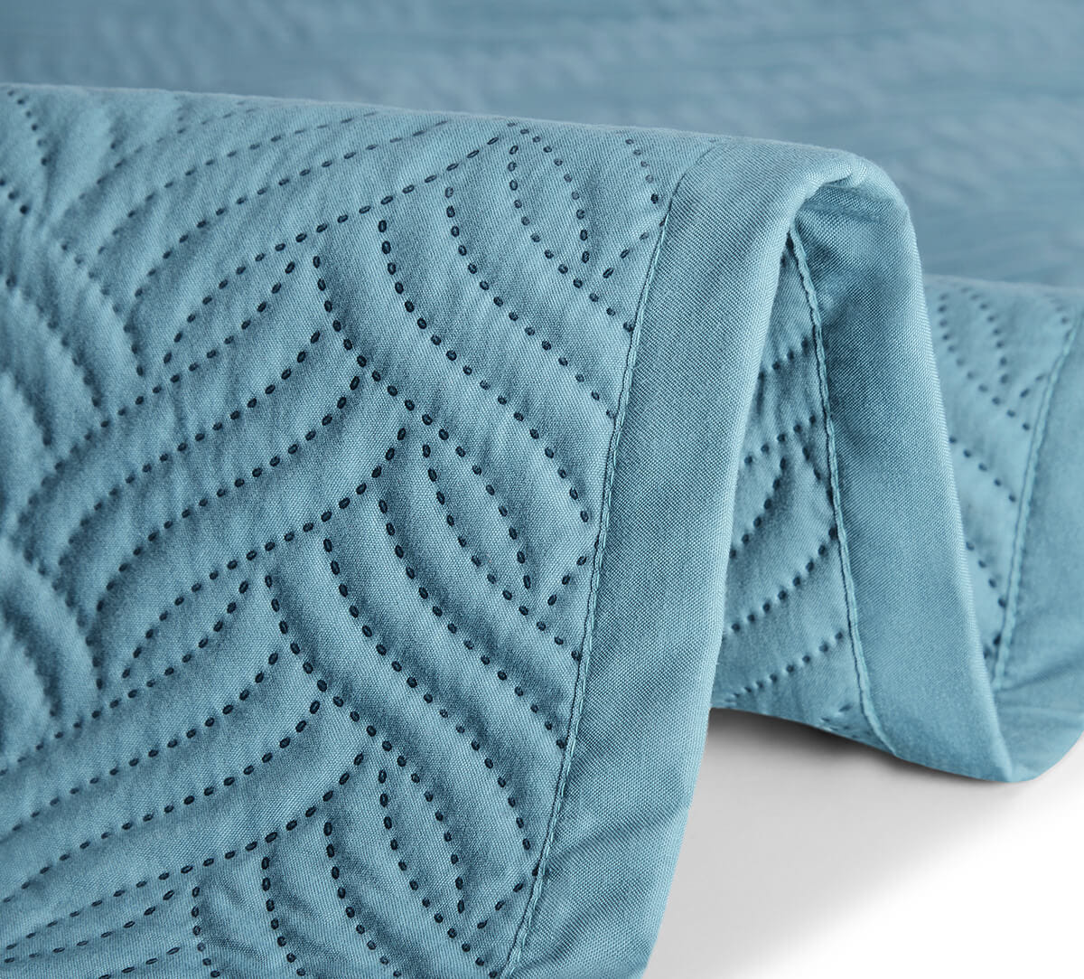 India Circus by Krsnaa Mehta Colliding Waves Bed cover set